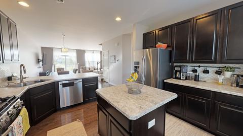 4006 Pompton Ct, Elgin, IL 60124 photo 2