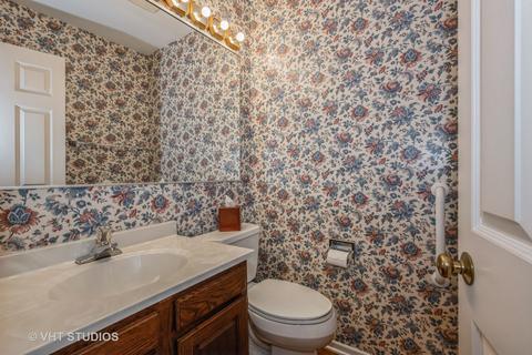 1105 Oakview Dr, Wheaton, IL 60187 photo 9