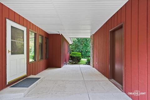 175 Blackhawk Trl, Algonquin, IL 60102 photo 4