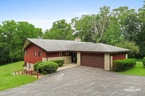 175 Blackhawk Trl, Algonquin, IL 60102 photo 1