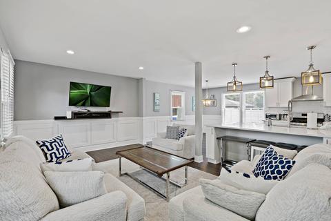 1610 Elm St, Wheaton, IL 60189 photo 3