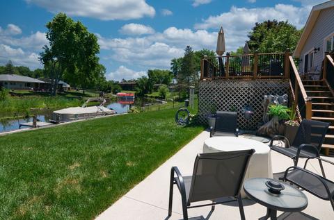 1318 N Millstream Dr, Mchenry, IL 60050 photo 3