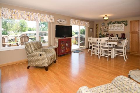 1318 N Millstream Dr, Mchenry, IL 60050 photo 5