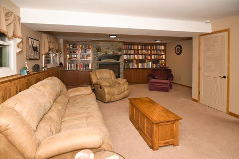 1318 N Millstream Dr, Mchenry, IL 60050 photo 8