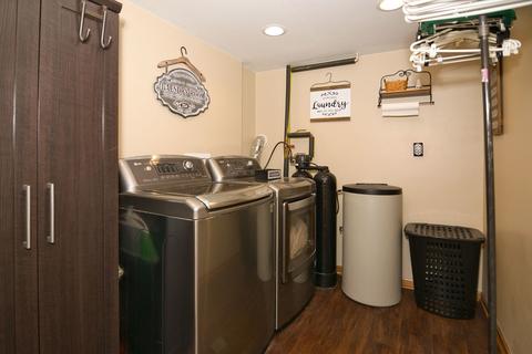 1318 N Millstream Dr, Mchenry, IL 60050 photo 9
