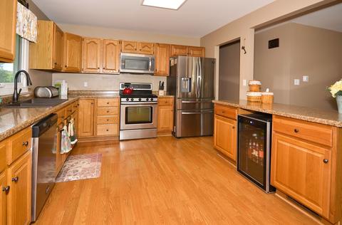 1318 N Millstream Dr, Mchenry, IL 60050 photo 6