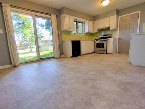 702 Angela Dr, Normal, IL 61761 photo 2