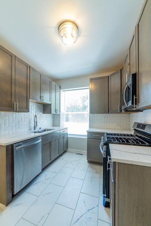1300 E 72 St, Chicago, IL 60619 photo 9