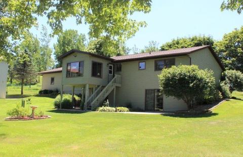 13964 Michael Ct, Morrison, IL 61270 photo 4