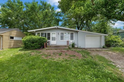 309 Edgebrook Dr, Champaign, IL 61820 photo 2