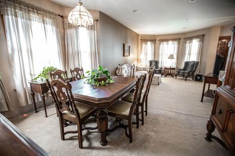 528 Thomas Ave, Forest Park, IL 60130 photo 12