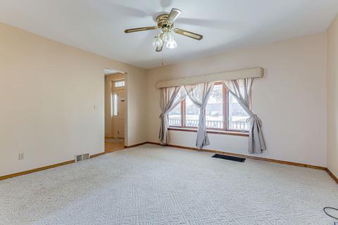 406 E Walnut St, Tolono, IL 61880 photo 4