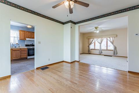 406 E Walnut St, Tolono, IL 61880 photo 8