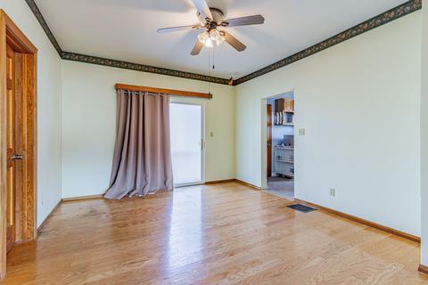 406 E Walnut St, Tolono, IL 61880 photo 7