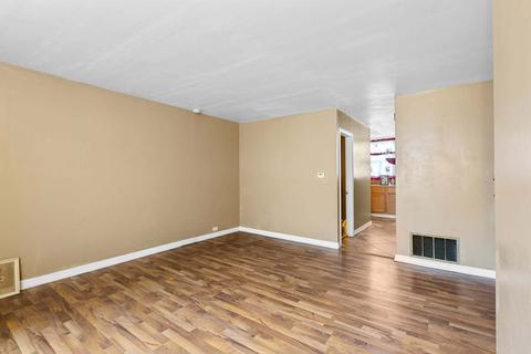 2019 Pine St #D, Des Plaines, IL 60018 photo 4