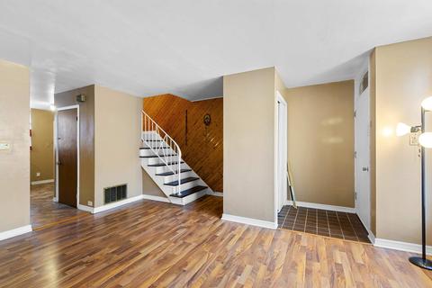 2019 Pine St #D, Des Plaines, IL 60018 photo 2