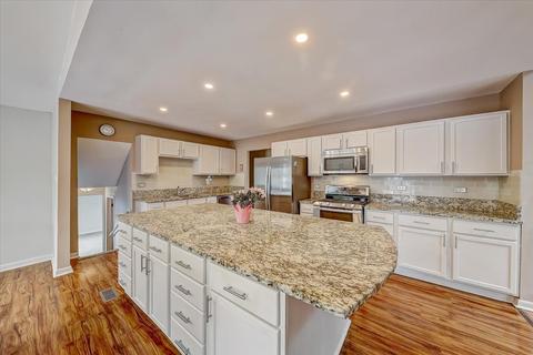415 Northview Ln, Hoffman Estates, IL 60169 photo 3