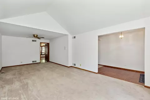 4 White Oak Ln, Elgin, IL 60123 photo 4