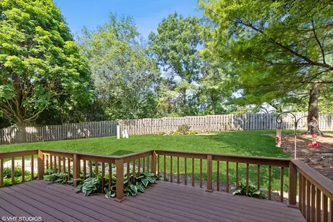 4 White Oak Ln, Elgin, IL 60123 photo 17