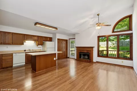 4 White Oak Ln, Elgin, IL 60123 photo 6