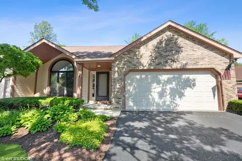4 White Oak Ln, Elgin, IL 60123 photo 1