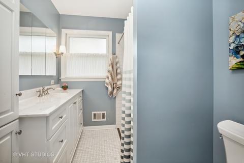 245 Crescent Dr, Glenview, IL 60025 photo 10