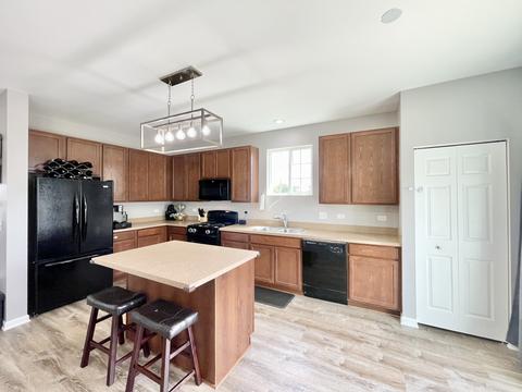4000 Pompton Ct, Elgin, IL 60124 photo 7
