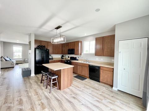 4000 Pompton Ct, Elgin, IL 60124 photo 8