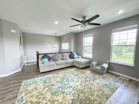 4000 Pompton Ct, Elgin, IL 60124 photo 2