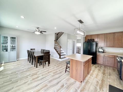 4000 Pompton Ct, Elgin, IL 60124 photo 5
