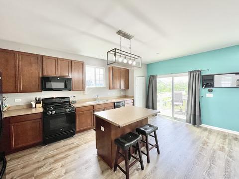 4000 Pompton Ct, Elgin, IL 60124 photo 6