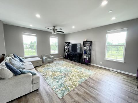 4000 Pompton Ct, Elgin, IL 60124 photo 3