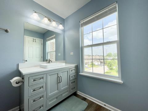 4000 Pompton Ct, Elgin, IL 60124 photo 16