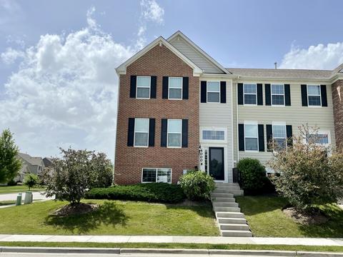 4000 Pompton Ct, Elgin, IL 60124 photo 1