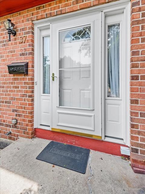 37 Cypress Sq, Elgin, IL 60123 photo 1