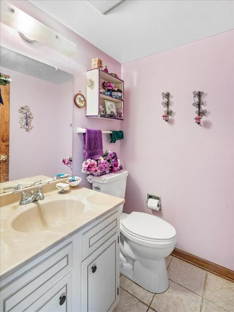 37 Cypress Sq, Elgin, IL 60123 photo 4