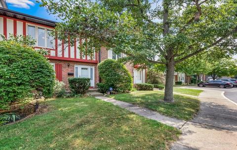 37 Cypress Sq, Elgin, IL 60123 photo 21