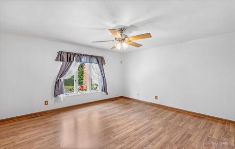 37 Cypress Sq, Elgin, IL 60123 photo 14