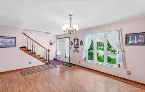 37 Cypress Sq, Elgin, IL 60123 photo 6