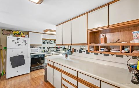 37 Cypress Sq, Elgin, IL 60123 photo 7