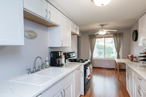 1013 Cascade Dr, Aurora, IL 60506 photo 3