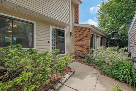 1013 Cascade Dr, Aurora, IL 60506 photo 1
