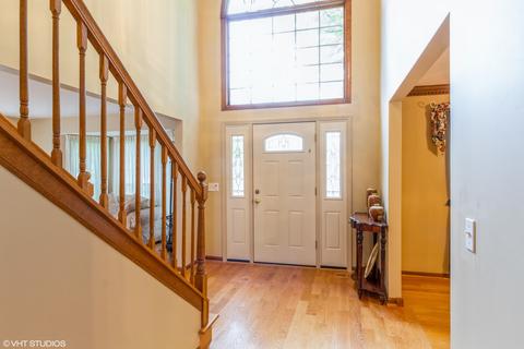 5240 Birch Bark Dr, Hoffman Estates, IL 60192 photo 3