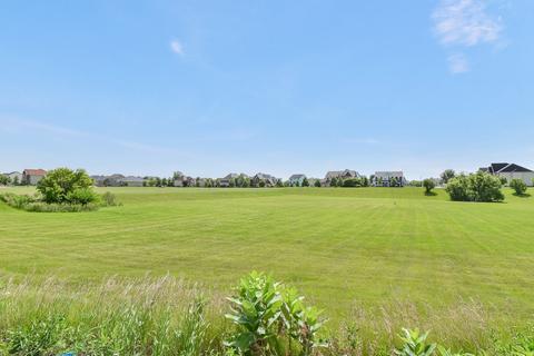 160 N Bend Way, Elgin, IL 60124 photo 4
