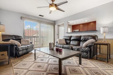 240 Windsor Ln #C, Willowbrook, IL 60527 photo 8