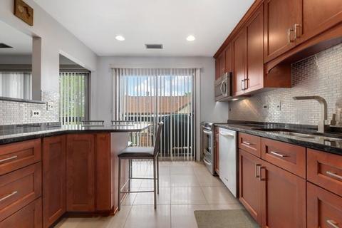 240 Windsor Ln #C, Willowbrook, IL 60527 photo 10