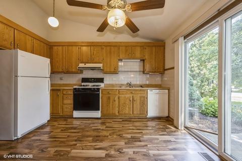 665 Alice Pl, Elgin, IL 60123 photo 2