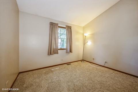 665 Alice Pl, Elgin, IL 60123 photo 5