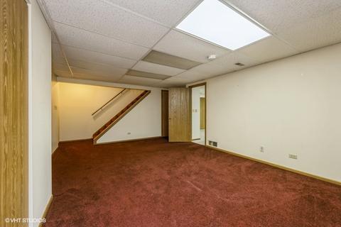 665 Alice Pl, Elgin, IL 60123 photo 9