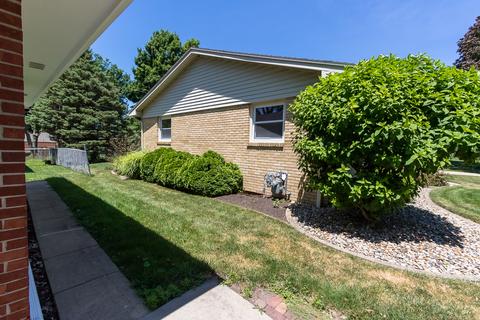 1303 N Walnut St, Normal, IL 61761 photo 2